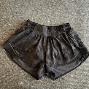 Lululemon Hotty Hot Short 2.5”